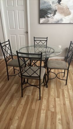 Round glass table