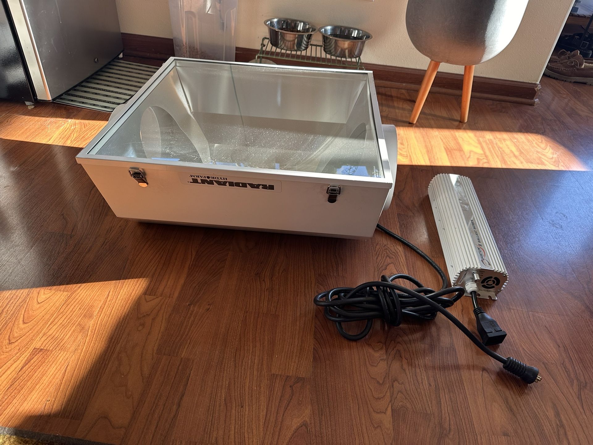 Hydrofarm Luminaire Series Reflector w/ 1000w Dimmable Ballast
