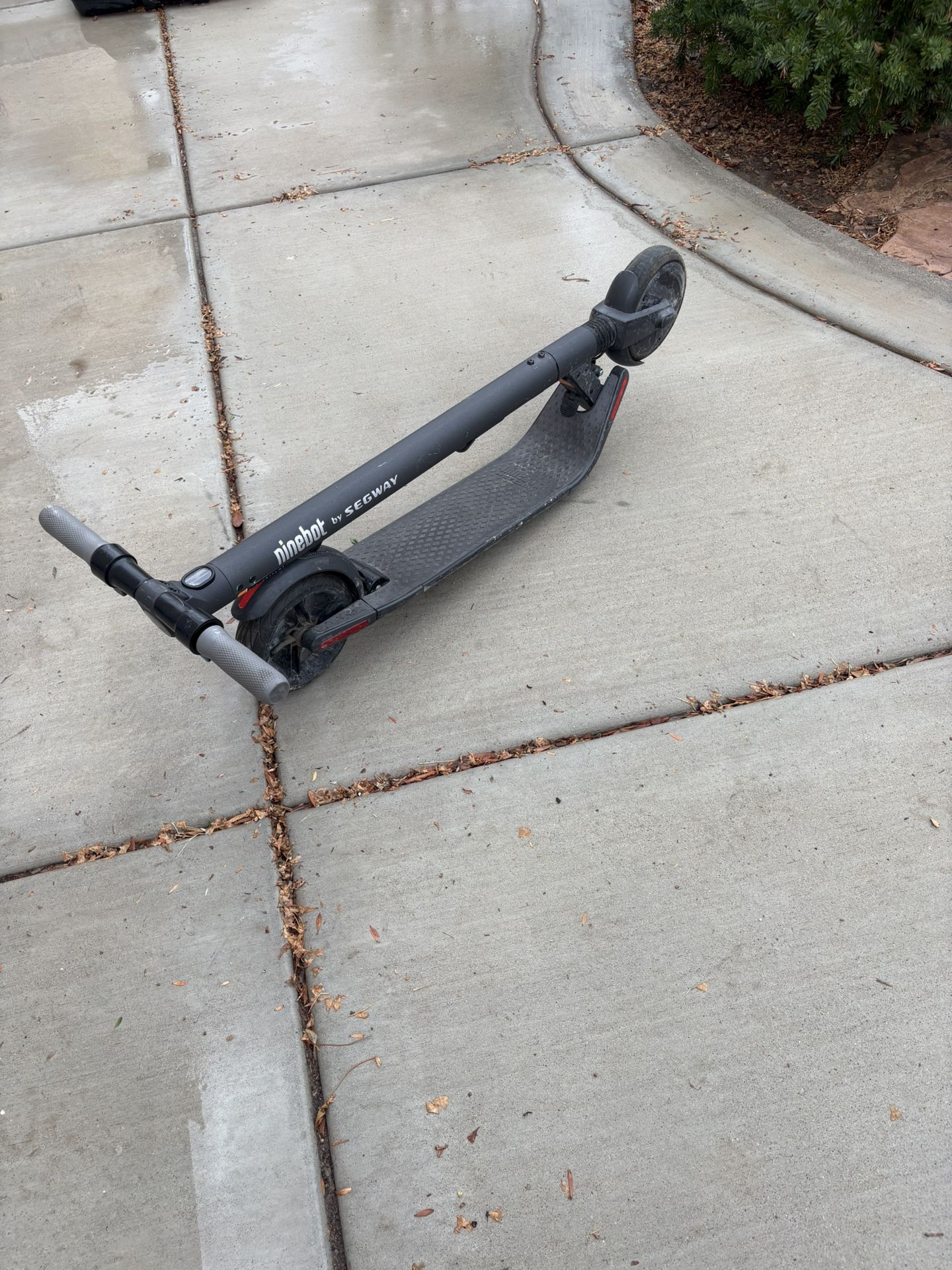 Segway Ninebot Electric Scooter – Works Great, Charger Included