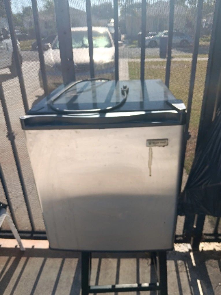 Small Refrigerator