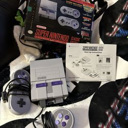 Super Nintendo Classic  Super Nintendo 21 Games  With Box and 2 Controllers 