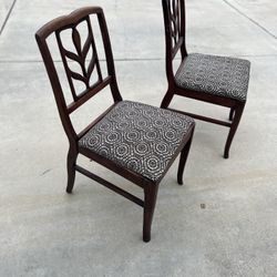 Set Of 2 Antique accent Chairs 