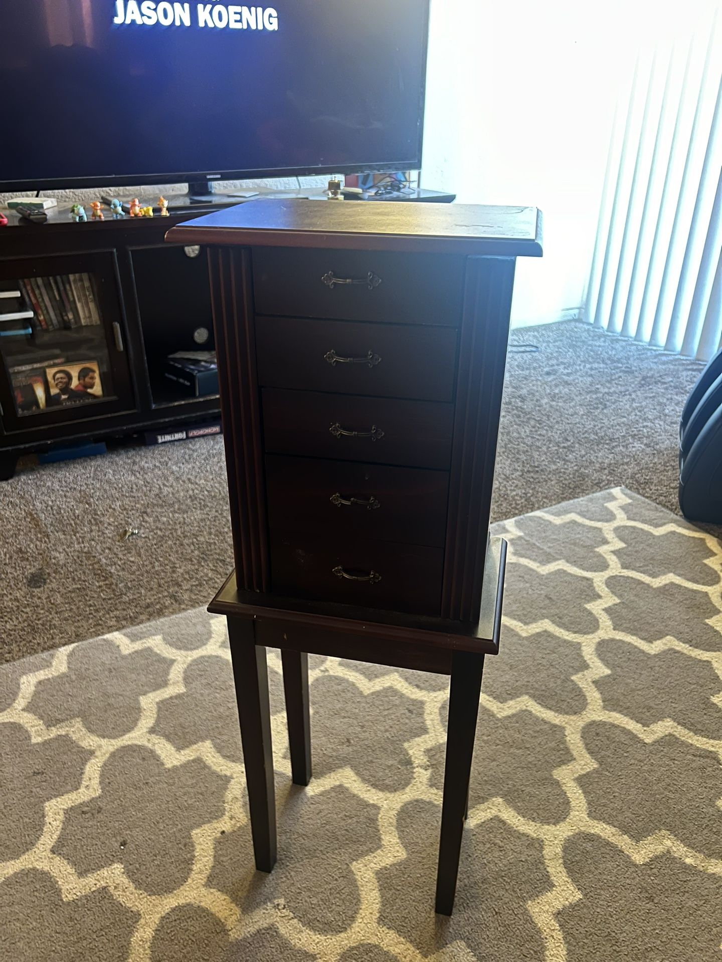 Stand Up Jewelry Box