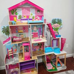 Large Doll House 