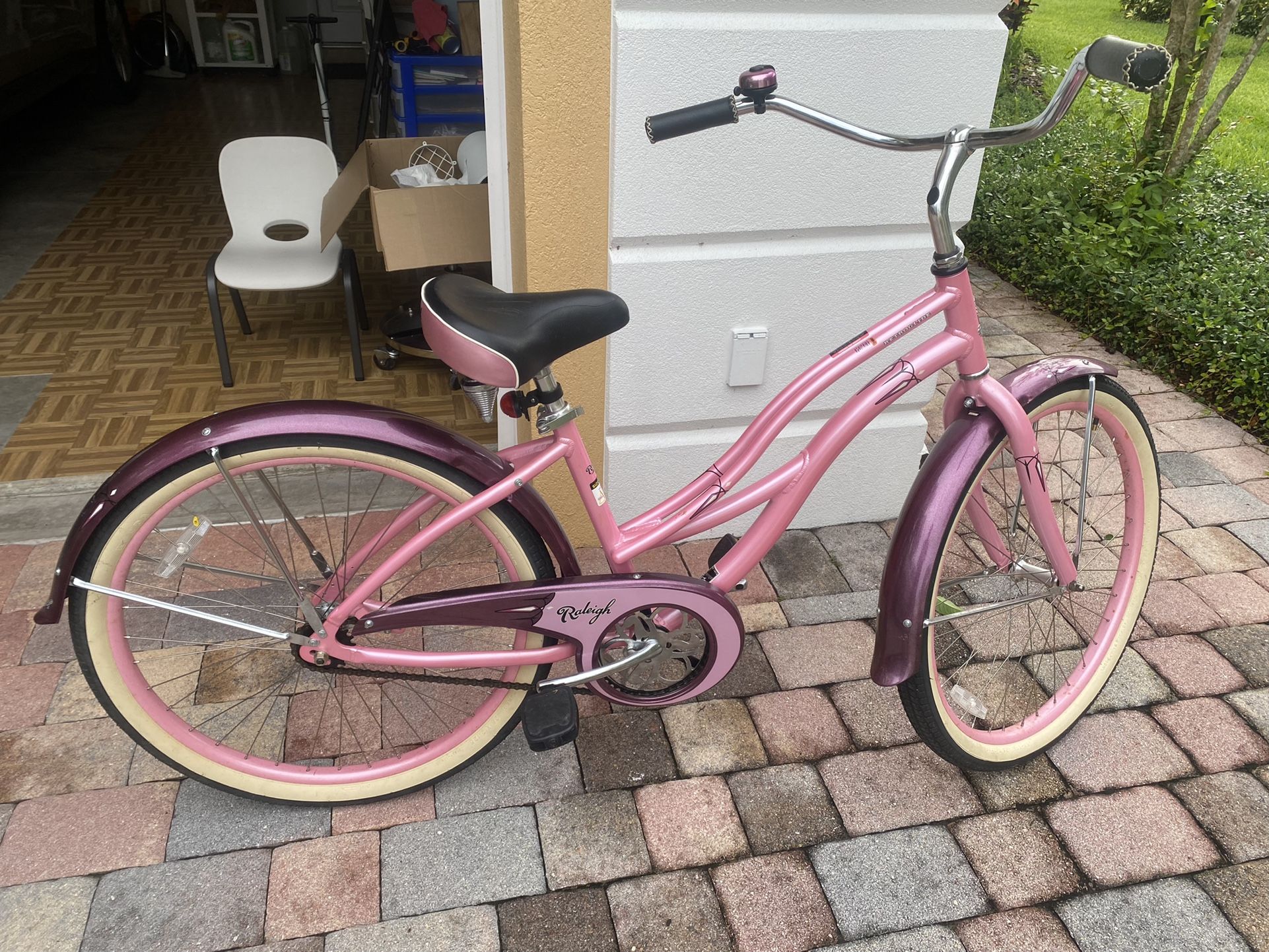 Raleigh Retroglide Aluminum Cruiser Bike