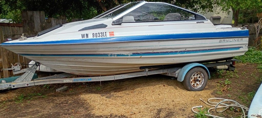 1988 Bayliner Capri Cuddy