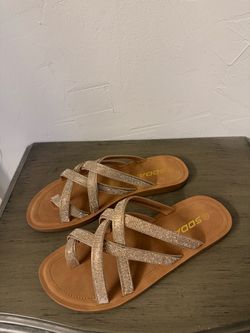 Women’s Rose Gold Sandals-New 8.5
