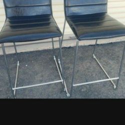 2 Bar Stools Excellent Condition Like New 24"