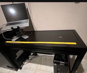 Desk with Large Keyboard Tray