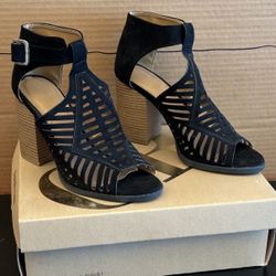Charlotee russe black Suede high heels