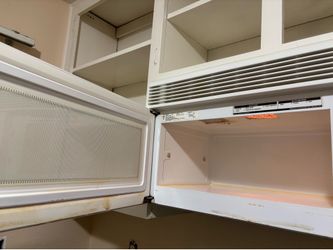 Free: mounted microwave