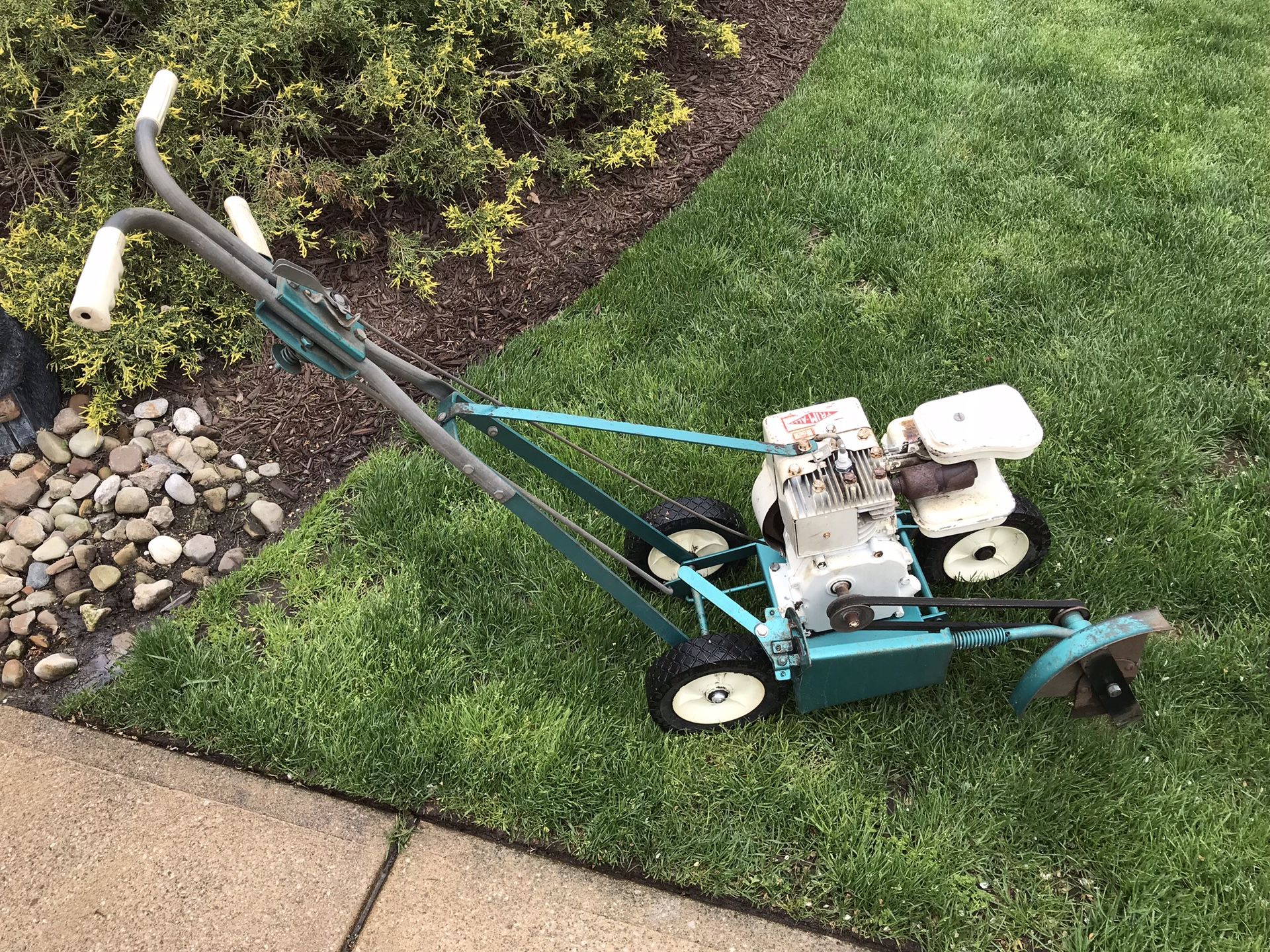 TRIM-ALL 2HP lawn and bed edger (runs great)