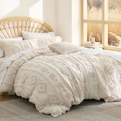 Bedsure 3 PCS Tufted Boho Farmhouse Shabby Embroidery Distressed Vintage Beige Queen Comforter Set