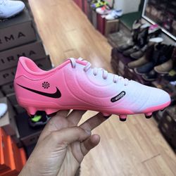 Nike Soccer Cleats Pink Size 7/8/9/10/11