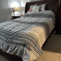 Queen Bedroom Furniture Set (Solid Wood) 