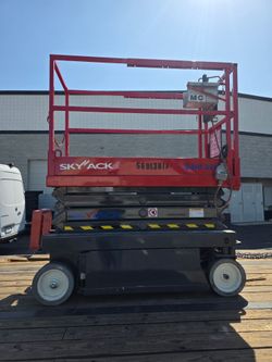 Skyjack Scissor Lift