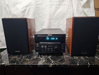 TEAC MC-D85 Stereo System w/ Remote & Wood Speakers Tuner Works - Read - $100