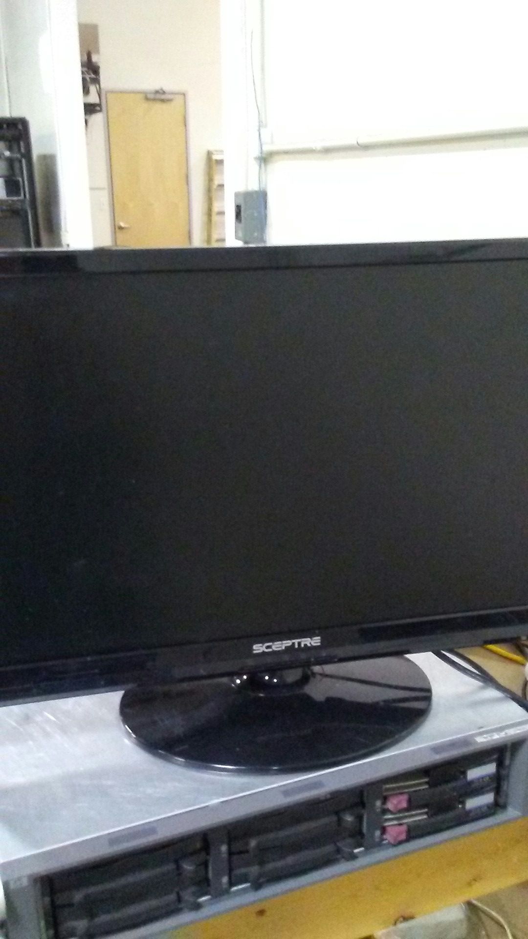 SCEPTRE 24" LCD monitor L42BW X246W-1080p