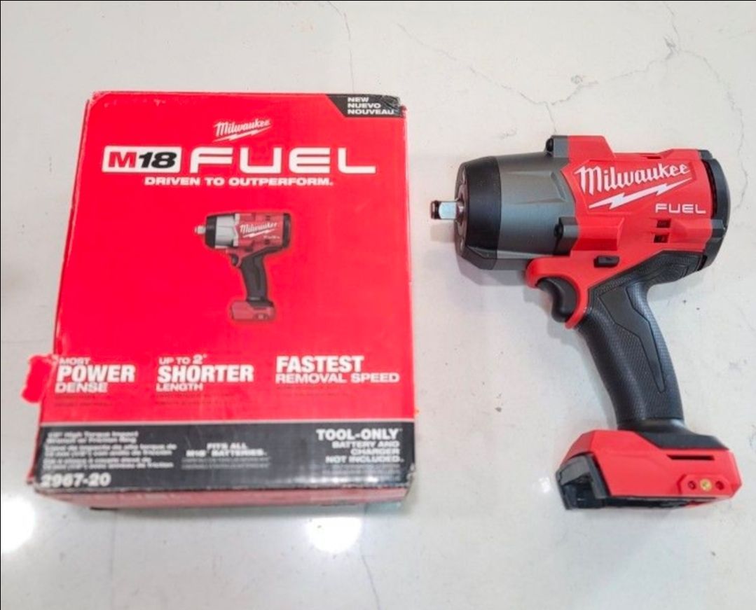 Milwaukee
M18 FUEL 18V Lithium-Ion Brushless Cordless 1/2 in. Impact Wrench with Friction Ring (Tool-Only)
