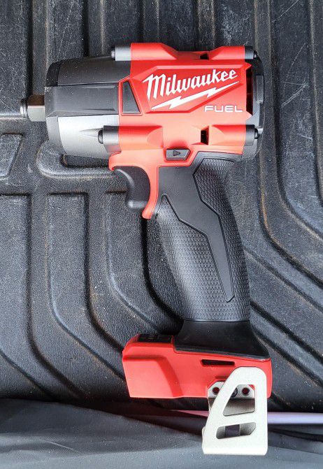 Milwaukee FUEL 1/2 Friction
Ring Mid Torch Impact
Wrench 2962-20