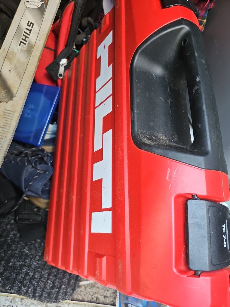 Hitting TE 7-C WITH HOLDING CONTAINER.