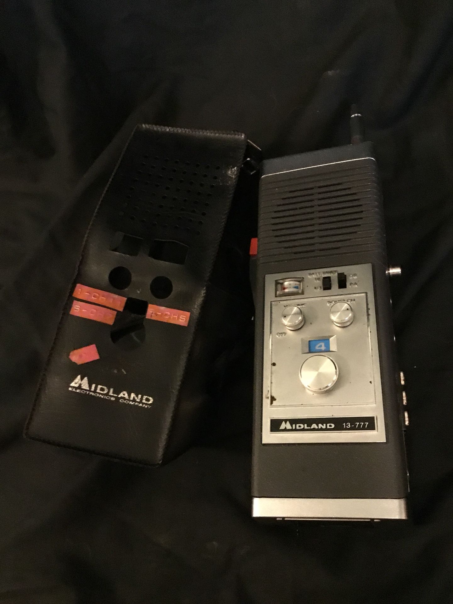 Vintage Midland CB Radio Walkie Talkie 13-777
