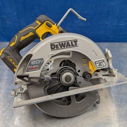 DeWalt DCS573 Saw