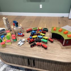 Wooden Toy Train Set 209 Pieces
