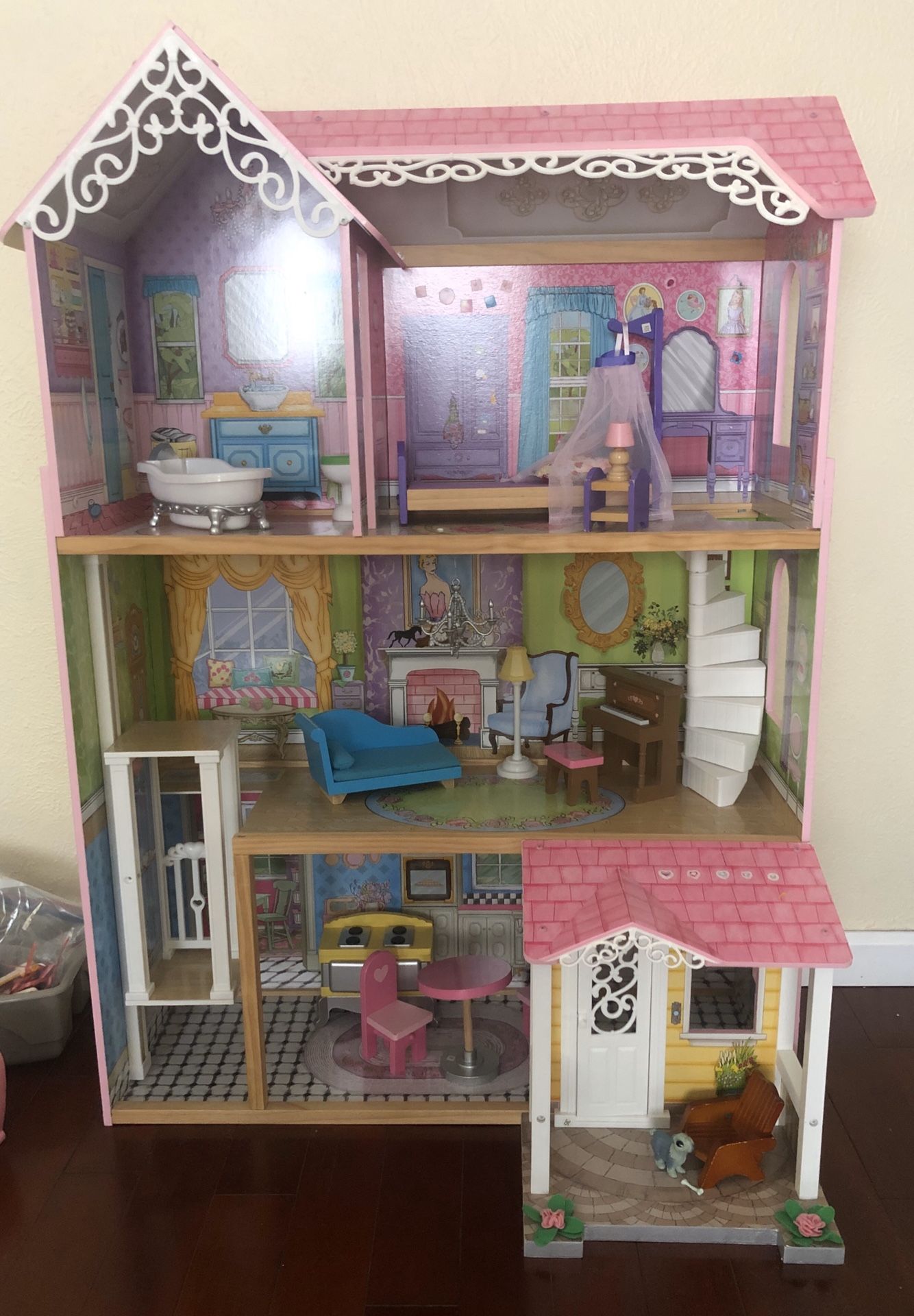 Kidcraft doll house in perfect condition