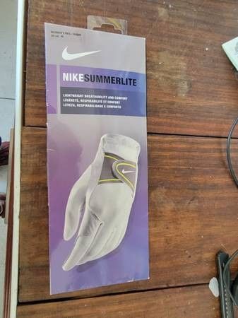 Brand new women's Nike golf glove