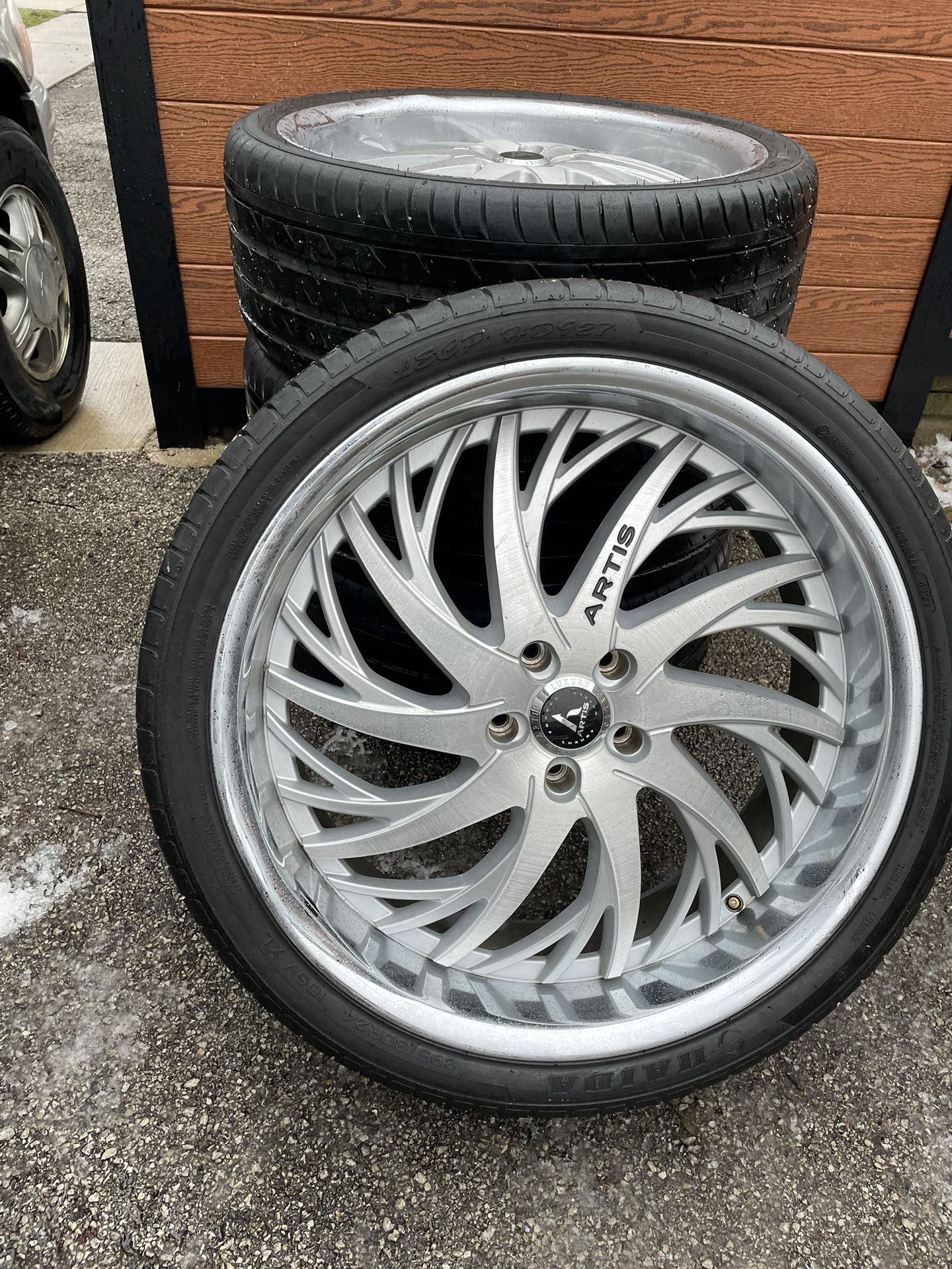 24 Inch Artis  Rims/wheels 5x127 Used Tires