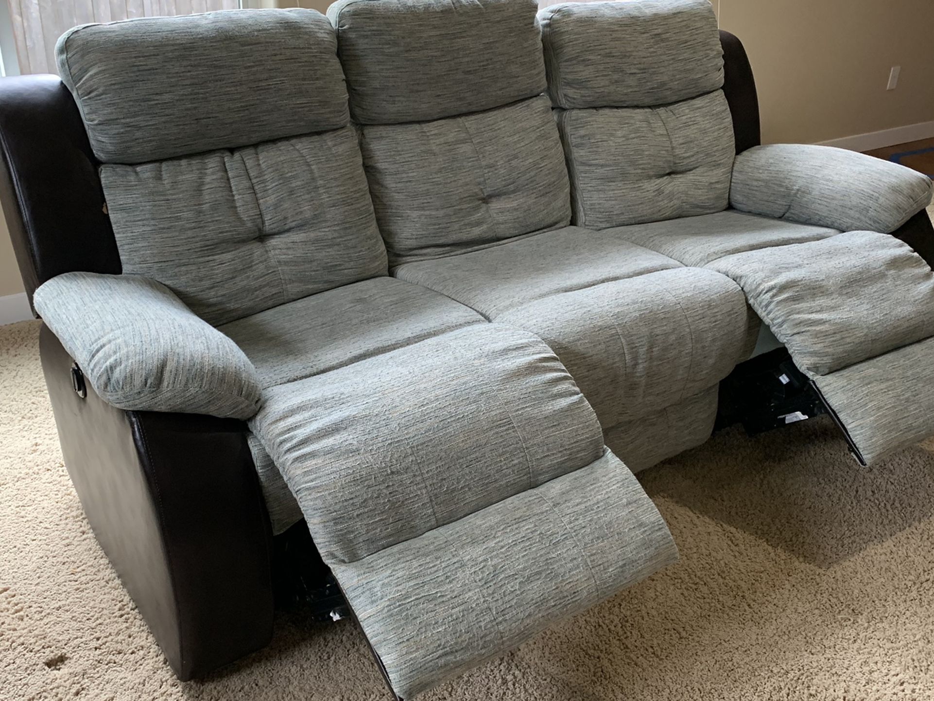 Power recliner sofa