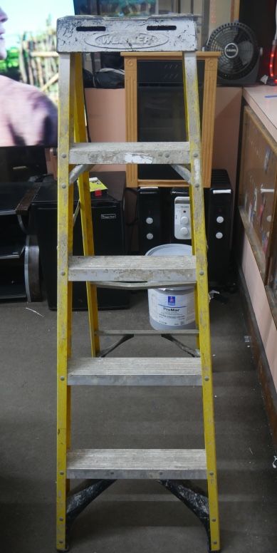 WERNER LADDER 5 FT FS205 PRE OWNED 885064-1