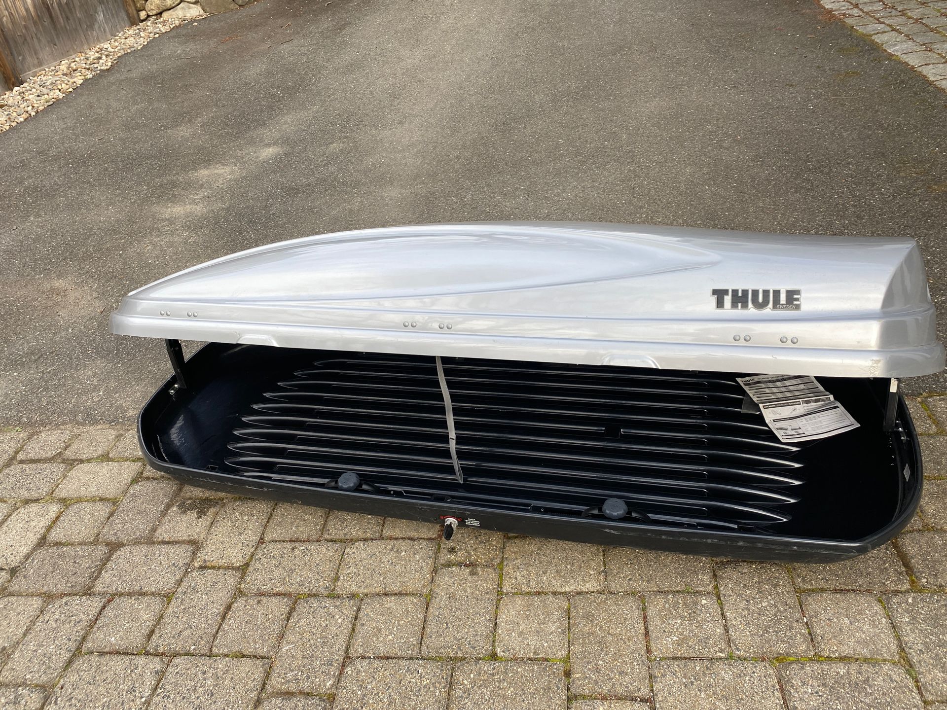 Large THULE Sweden cargo carrier! Brand new looking to sell or trade