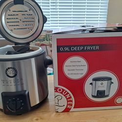 Chef's Counters 0.9L Deep Fryer New Only $18.0