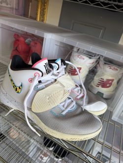 Nike Kyrie Flytrap 3 Size 9