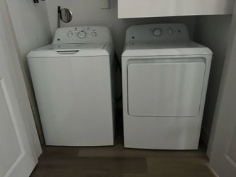 Set of washer and dryer