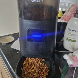 Automatic Cat Feeder