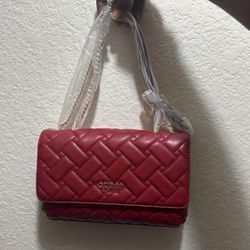 GUESS BAG BRAND NEW 