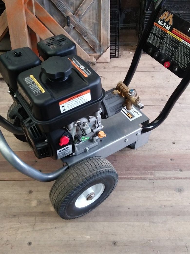 2700 Psi Mi-T-M Pressure Washer