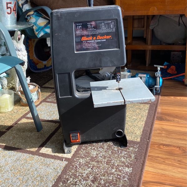 Black and decker 7 1/2 inch power bandsaw for Sale in Midlothian, IL