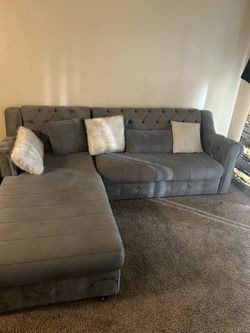 Gray Sectional w/Pillows
