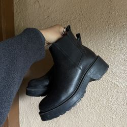 STEVE MADDEN, 7.5 Black. Ankle Boots.