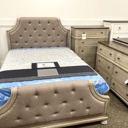 New Queen Bedroom  🔥🔥 AVAILABLE NOW 