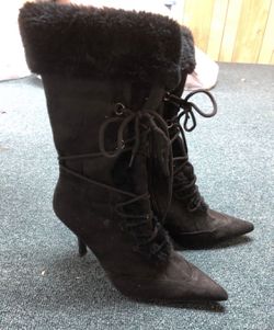 Size 9 black boots