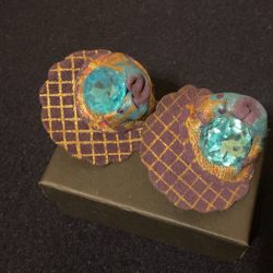 Vintage Purple Hat 👒 Earrings With Large Turquoise Rhinestone