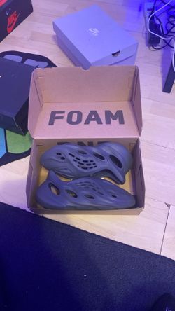 Yeezy Foam Runner ‘Carbon’