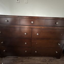 Large 9-Drawer Solid Wood Dresser – Deep Espresso/Mahogany Finish