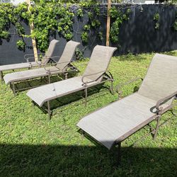 Lawn chairs. Send offer