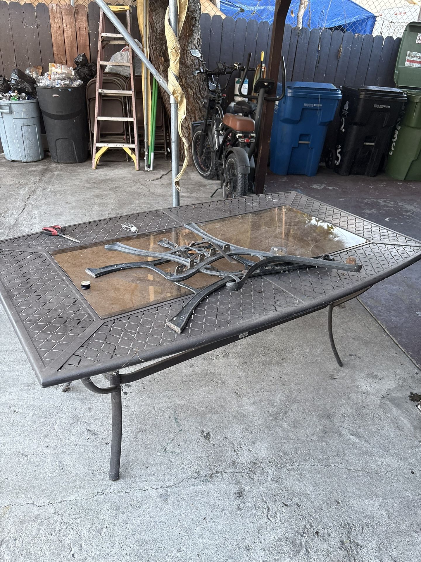 FREE METAL TABLE